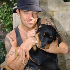 Robbie Williams con su rottweiler